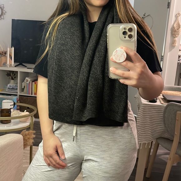 Lululemon scarf - Picture 1 of 5